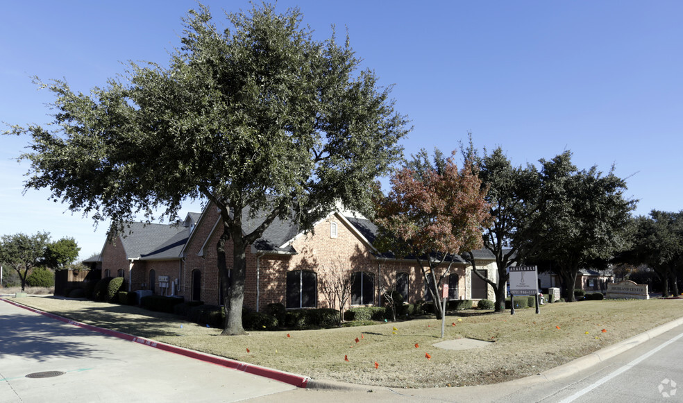 2016 Justin Rd, Highland Village, TX à louer - Photo principale – Image 1 sur 6
