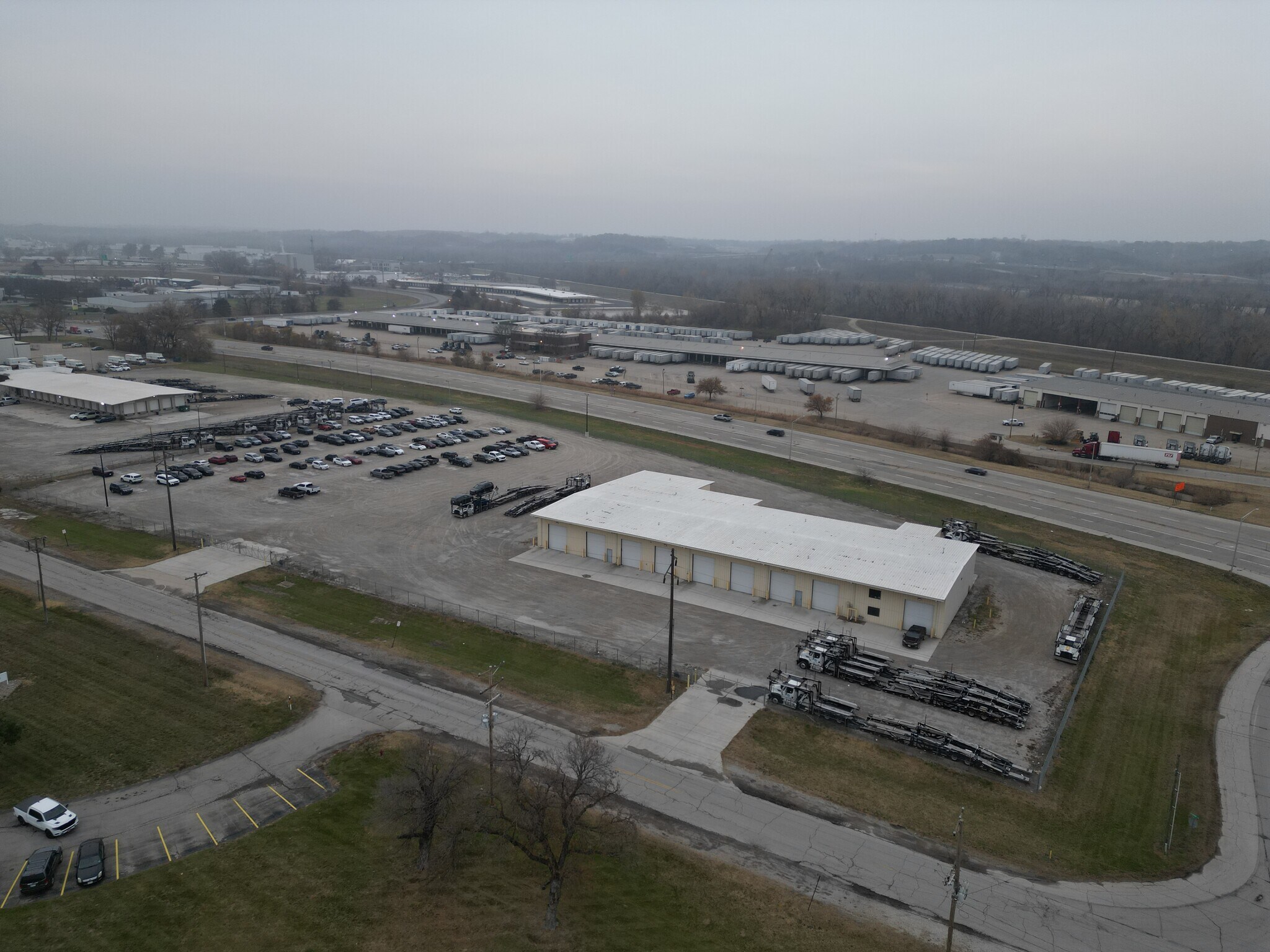 3550 Fairbanks Ave, Kansas City, KS à louer Photo principale– Image 1 sur 3