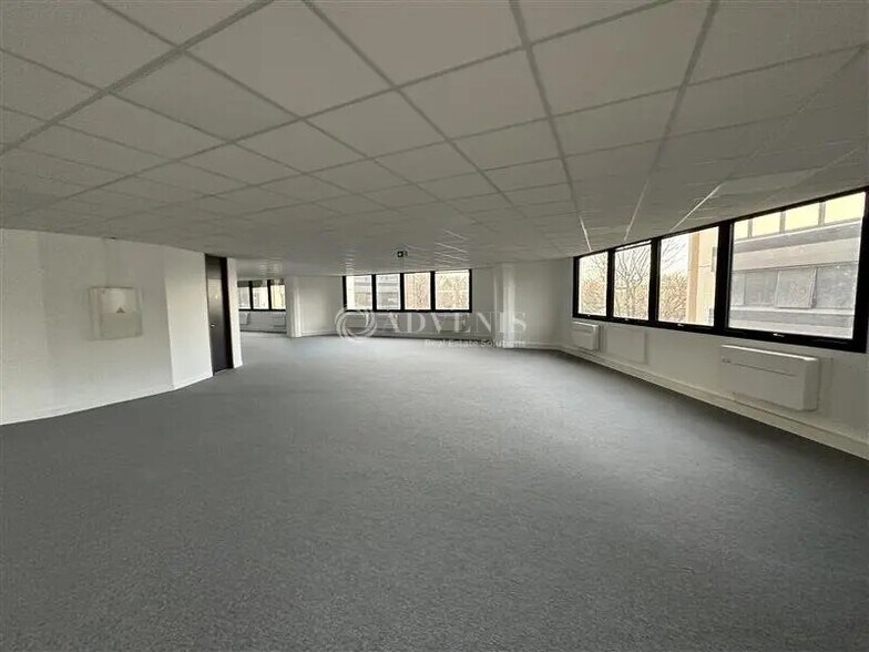 Bureau dans Créteil à louer - Photo de l’immeuble – Image 2 sur 6