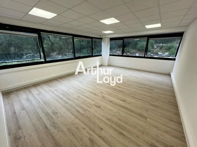 Plus de détails pour Bureau à louer