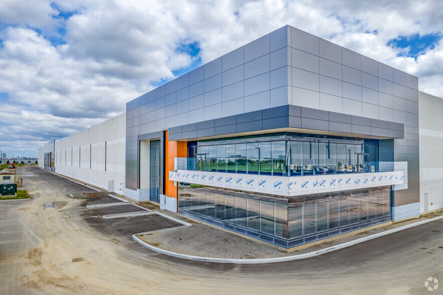 865 Gibraltar Rd, Vaughan, ON à louer - Photo de l’immeuble – Image 1 sur 7