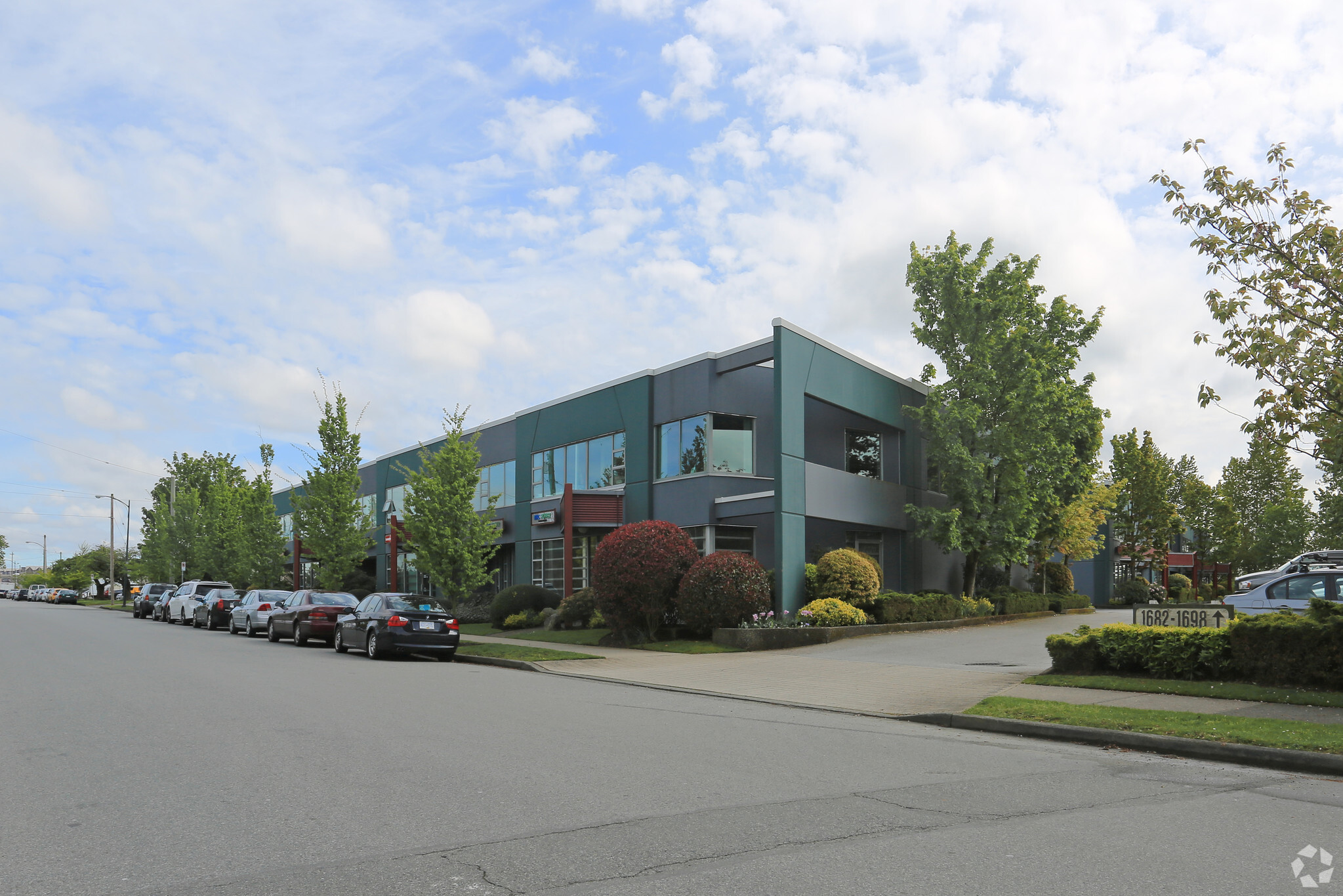 1654-1672 75th Av W, Vancouver, BC à louer Photo de l’immeuble– Image 1 sur 4
