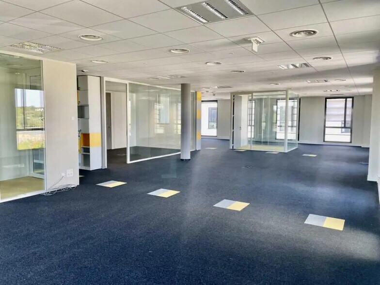 Bureau dans Compiègne à louer - Photo de l’immeuble – Image 2 sur 4