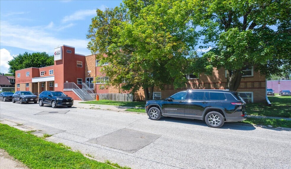 2406 Fowler Ave, Omaha, NE à vendre - Photo de l’immeuble – Image 3 sur 22