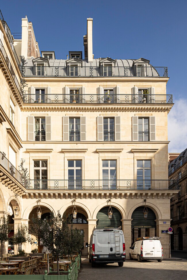 Plus de détails pour 3 Place Des Pyramides, Paris - Bureau à louer