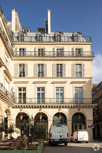 3 Place Des Pyramides, Paris à louer - Photo principale – Image 1 sur 5