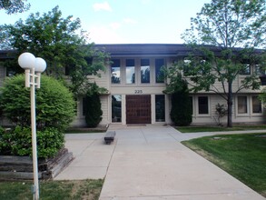 225 E Cheyenne Mountain Blvd, Colorado Springs, CO à louer Photo de l’immeuble– Image 1 sur 5