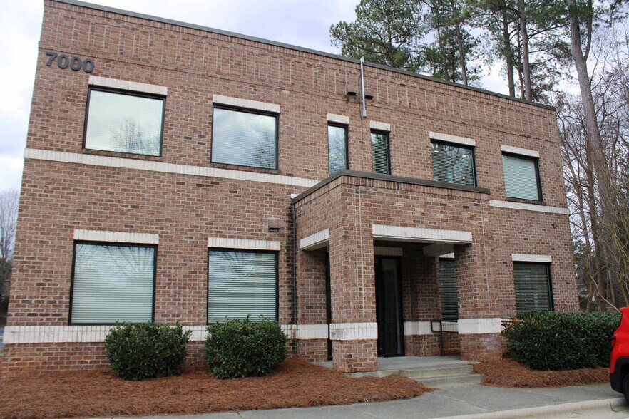 7000 Harps Mill Rd, Raleigh, NC à louer - Photo de l’immeuble – Image 2 sur 11