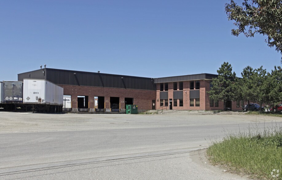 2375 Lucknow Dr, Mississauga, ON à louer - Photo de l’immeuble – Image 2 sur 2