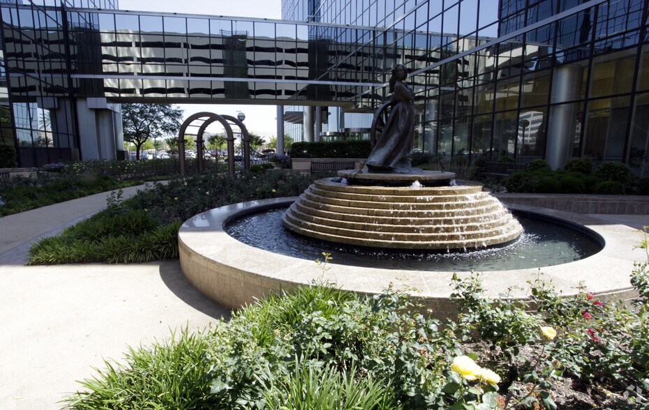 820 Gessner Rd, Houston, TX à louer - Photo de l’immeuble – Image 3 sur 26