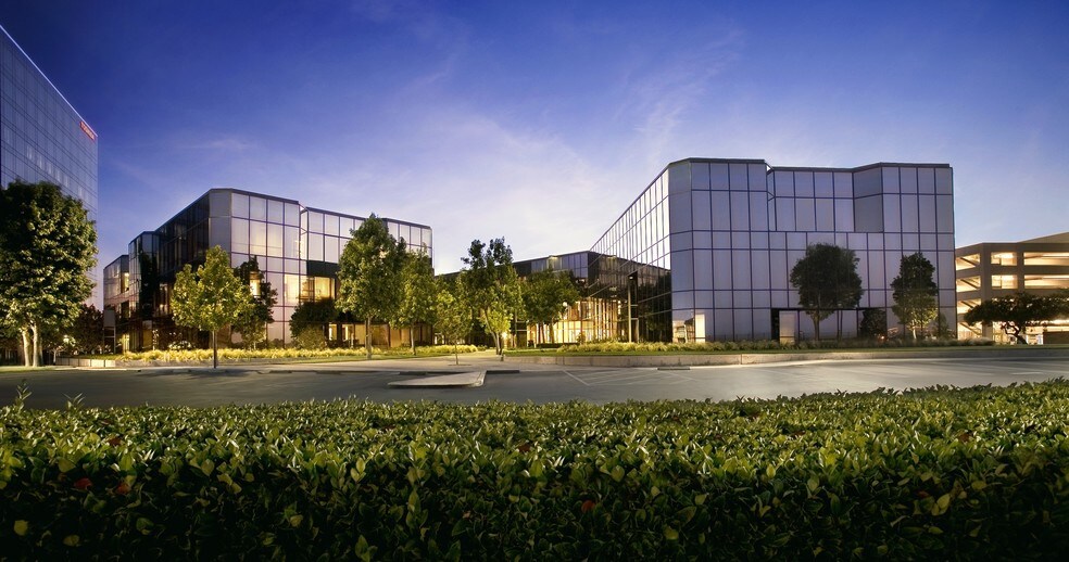 19600 Fairchild, Irvine, CA à louer - Photo de l’immeuble – Image 2 sur 22