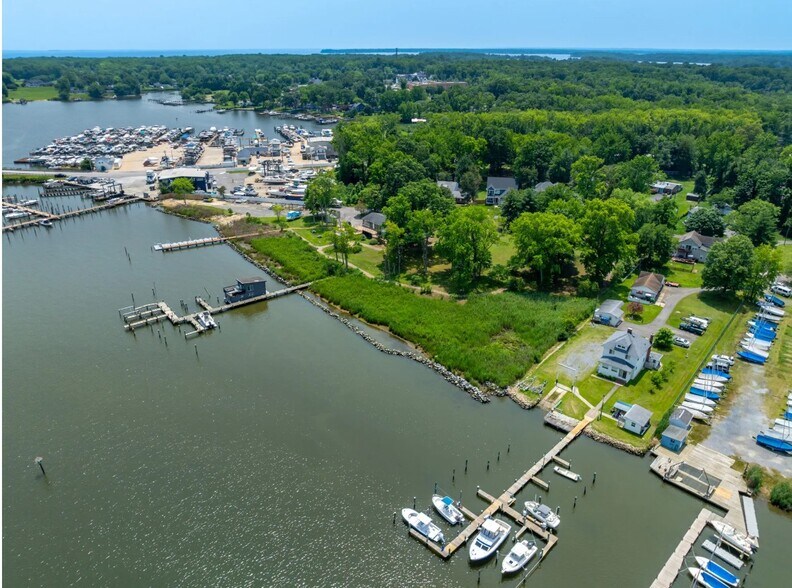 1052 Old Turkey Point Rd, Edgewater, MD à vendre - Photo de l’immeuble – Image 3 sur 25