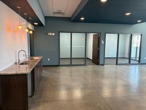 9593 N McGee St, Kansas City, MO à louer Photo intérieure– Image 1 sur 12