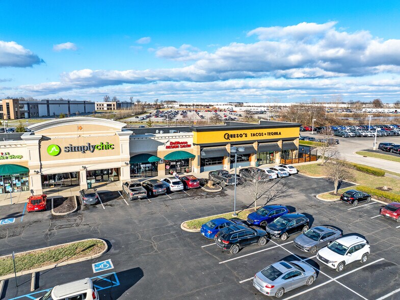 160 Plainfield Village Dr, Plainfield, IN à vendre - Photo de l’immeuble – Image 3 sur 19