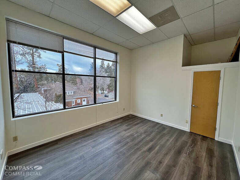 869 NW Wall St, Bend, OR à louer - Photo de l’immeuble – Image 3 sur 6