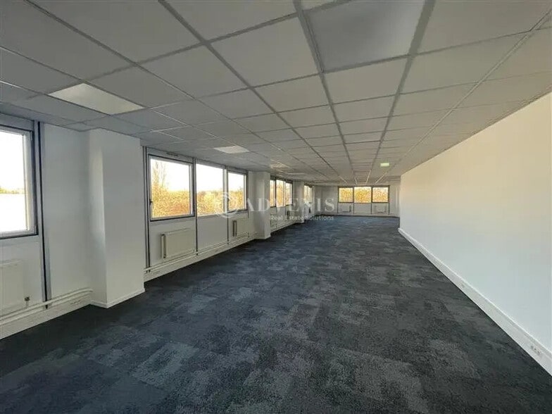 Bureau dans Fontenay-sous-Bois à louer - Photo de l’immeuble – Image 1 sur 5