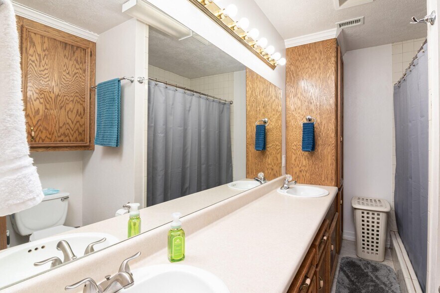 1234 Ask Street, Willis, TX à vendre - Photo intérieure – Image 2 sur 43