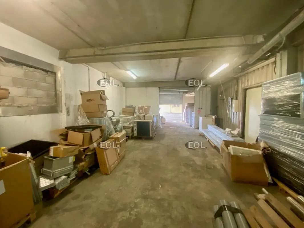 Local d’activités dans Les Pennes-Mirabeau à louer Photo intérieure– Image 1 sur 4