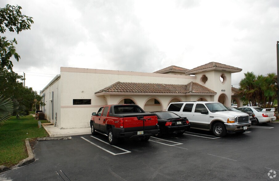 650 W Boynton Beach Blvd, Boynton Beach, FL à vendre - Photo de l’immeuble – Image 2 sur 12