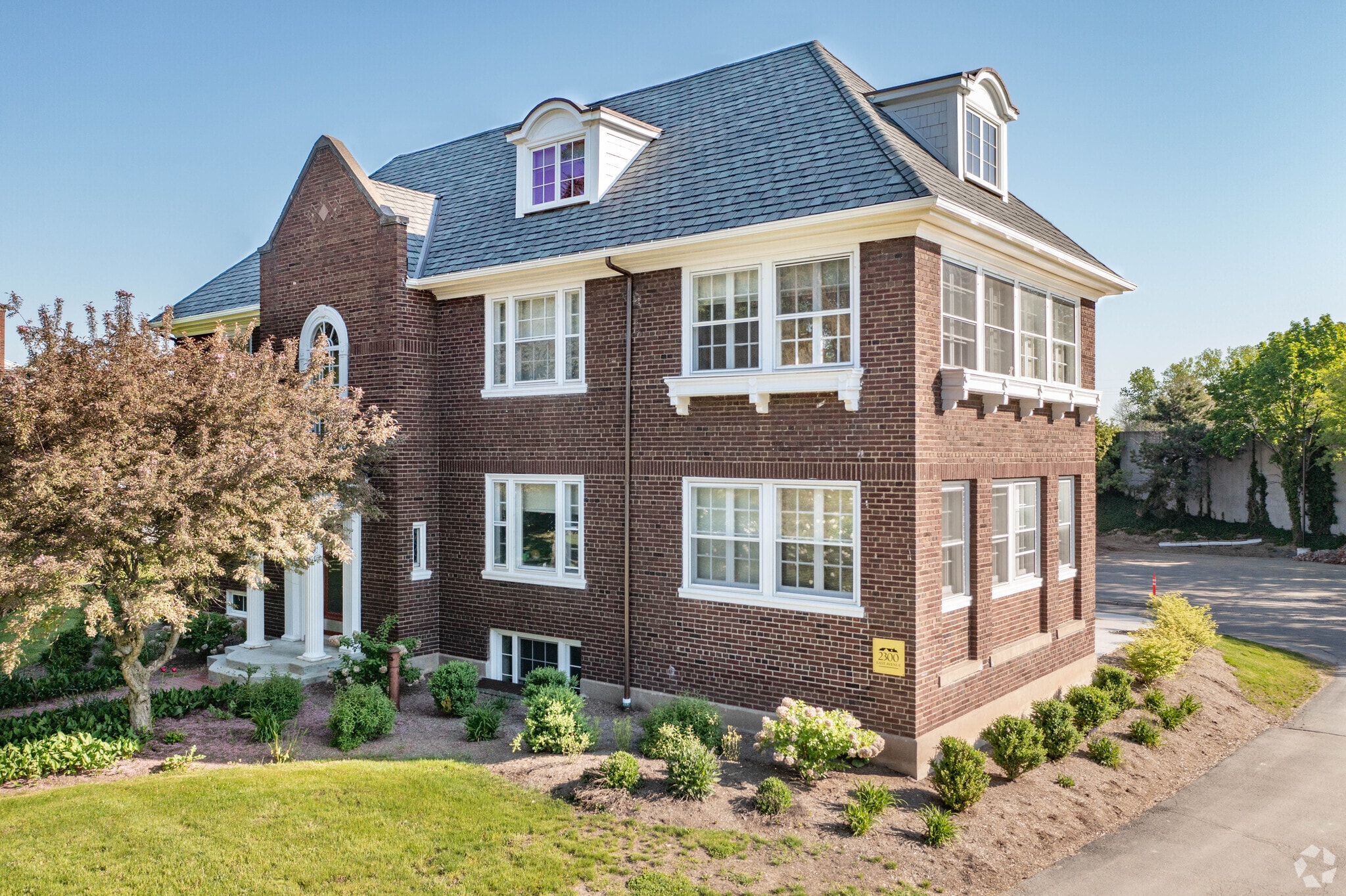 2300 East Ave, Brighton, NY à louer Photo principale– Image 1 sur 14