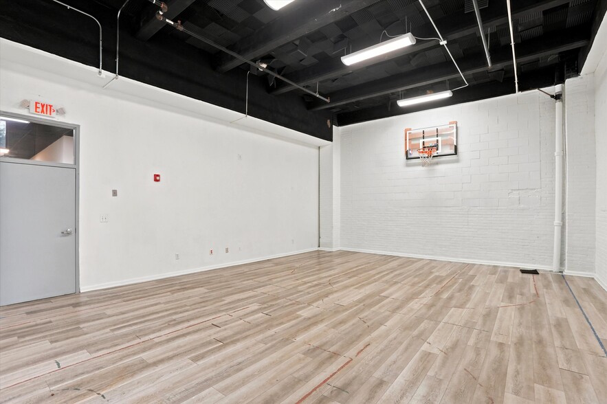 5534-5546 Pulaski Ave, Philadelphia, PA à louer - Photo de l’immeuble – Image 3 sur 35
