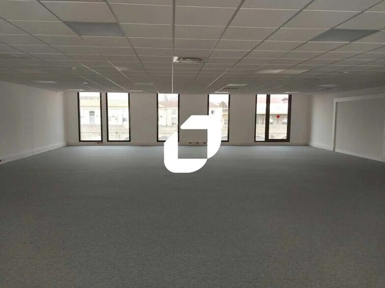 Bureau dans Nîmes à louer - Photo de l’immeuble – Image 3 sur 8