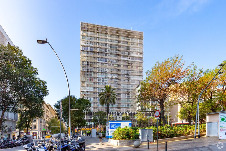 Plaça de Gal.La Placídia, 1, Barcelone, Barcelona à louer - Photo de l’immeuble – Image 3 sur 7