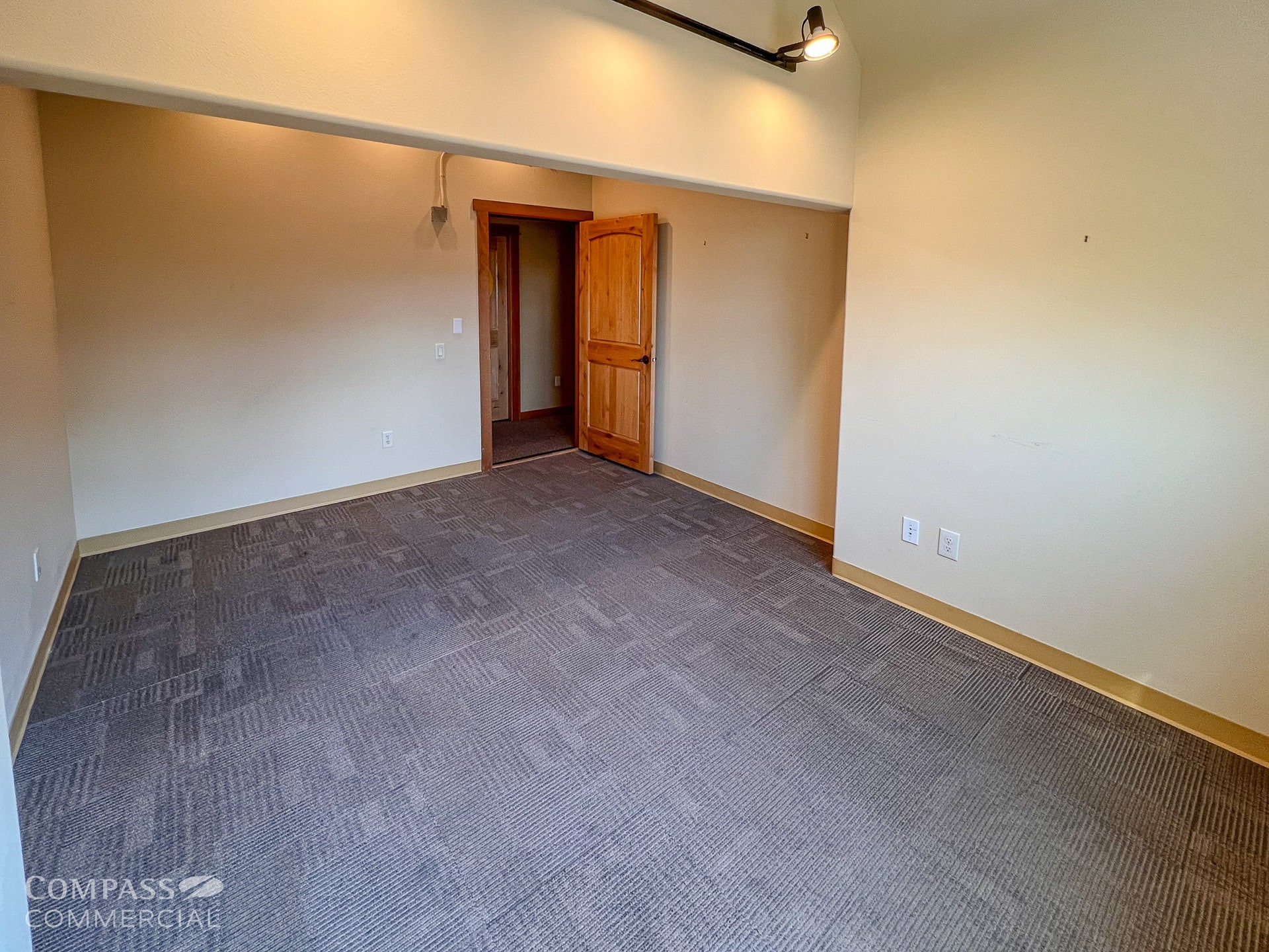 850 SW 7th St, Redmond, OR à louer Photo intérieure– Image 1 sur 3