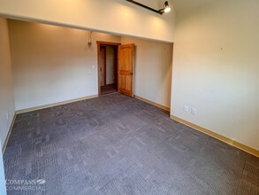850 SW 7th St, Redmond, OR à louer Photo intérieure– Image 1 sur 3