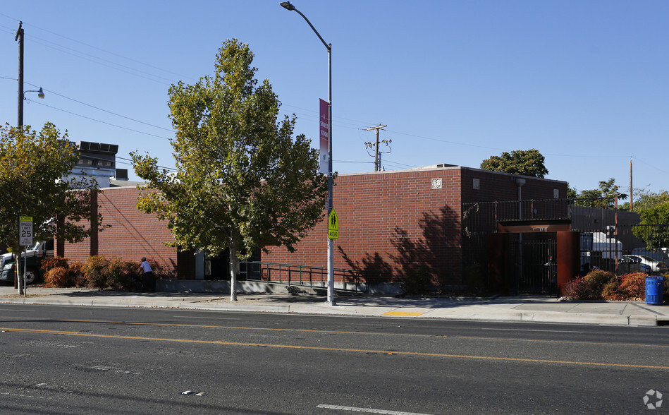 3200 Stockton Blvd, Sacramento, CA à vendre - Photo principale – Image 1 sur 5