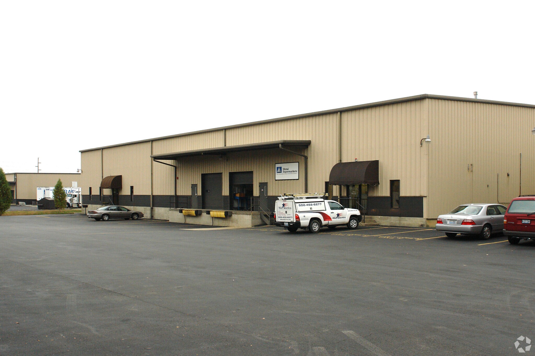 4620-4640 Shepherdsville Rd, Louisville, KY à louer Photo de l’immeuble– Image 1 sur 7