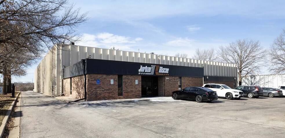 9806-9810 Alden Rd, Lenexa, KS à louer - Photo de l’immeuble – Image 2 sur 2