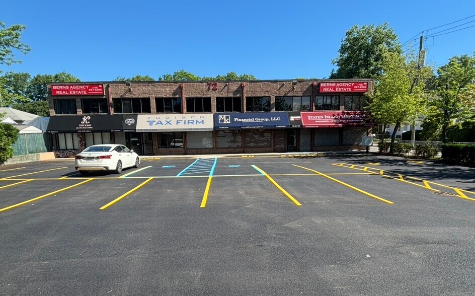 72 Sharrott Ave, Staten Island, NY à louer - Photo de l’immeuble – Image 1 sur 15
