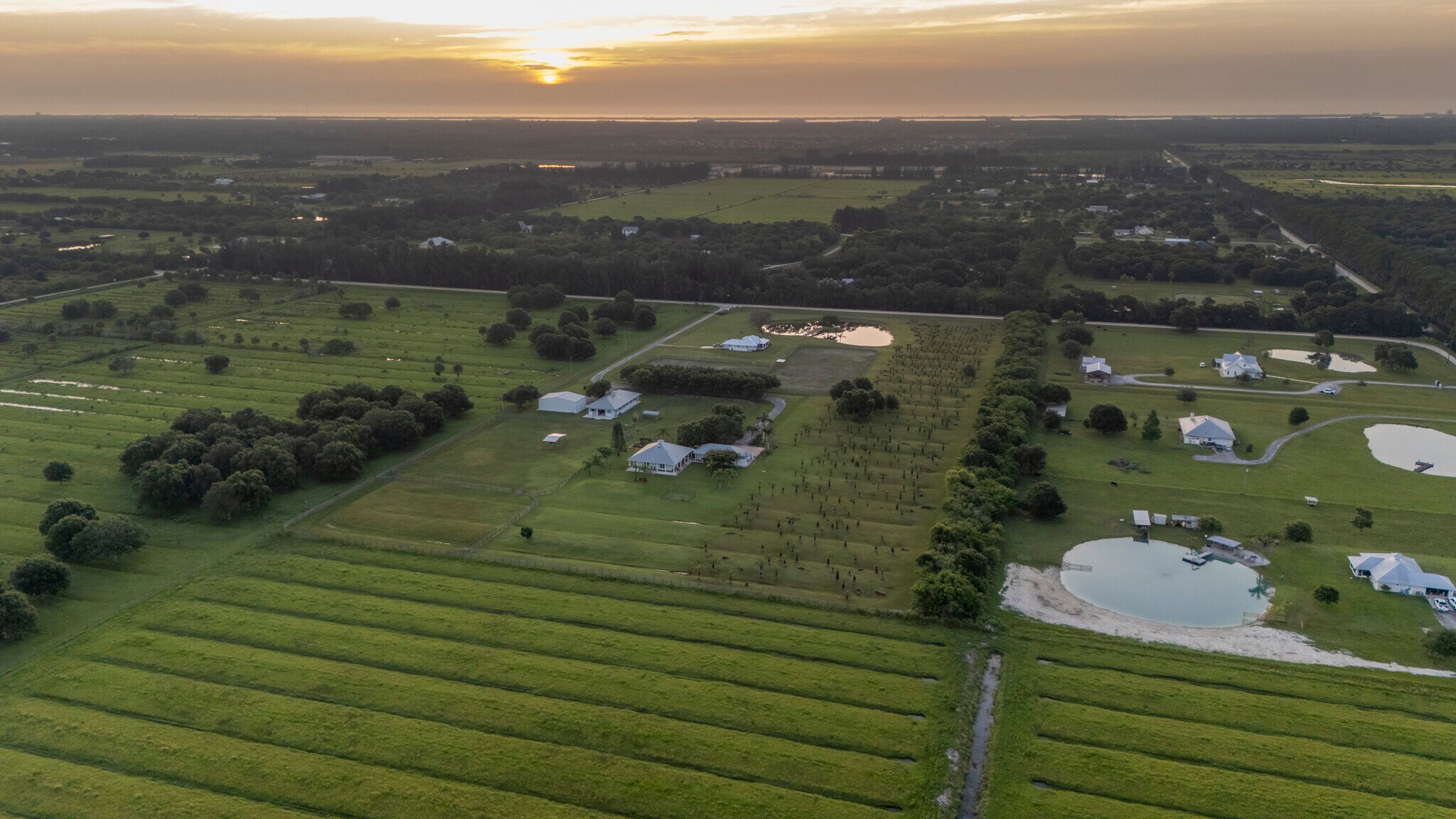 2301 58th Ave SW, Vero Beach, FL à vendre Photo de l’immeuble– Image 1 sur 66