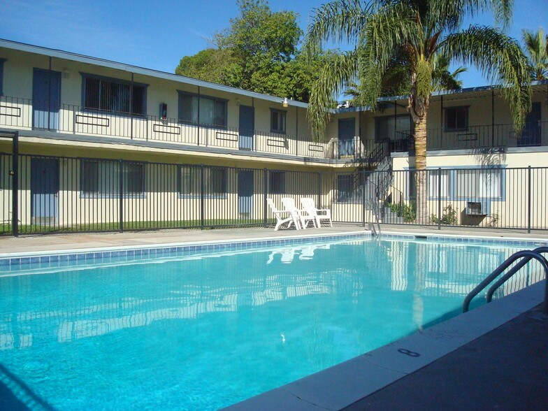 2052 W Linden St, Riverside, CA à vendre - Photo de l’immeuble – Image 3 sur 10