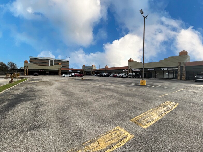 4051 Fm 1960 Rd W, Houston, TX à louer - Photo de l’immeuble – Image 2 sur 3