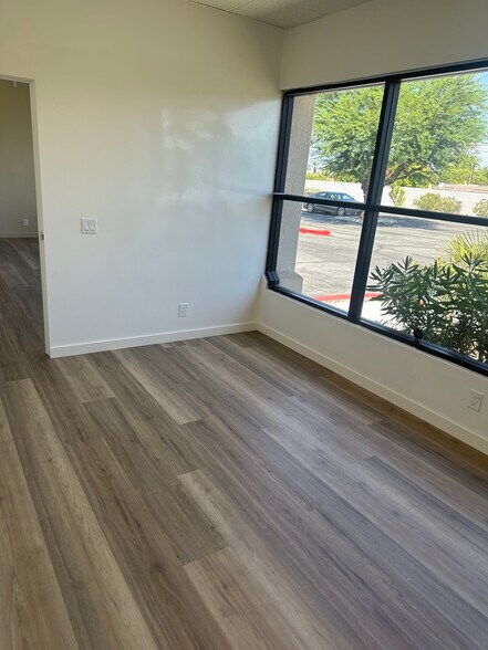 74050 Alessandro Dr, Palm Desert, CA à louer - Photo intérieure – Image 2 sur 11