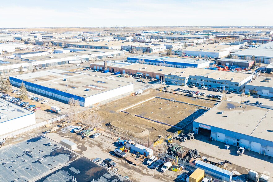 4316 64 Av SE, Calgary, AB à louer - Aérien – Image 2 sur 2