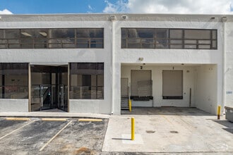 2100-2142 NW 99th Ave, Doral, FL à louer Photo de l’immeuble– Image 2 sur 7
