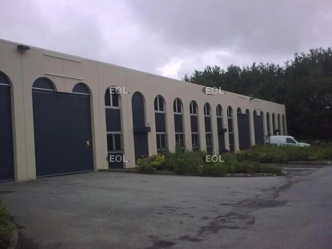 Plus de détails pour Local d'activités à louer