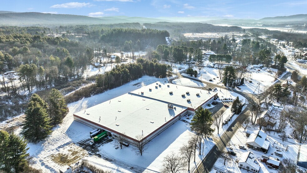 370 Monument Rd, Hinsdale, NH à vendre - Photo de l’immeuble – Image 1 sur 17