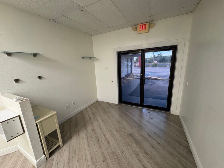 3280 Commercial Way, Spring Hill, FL à louer - Photo de l’immeuble – Image 2 sur 9