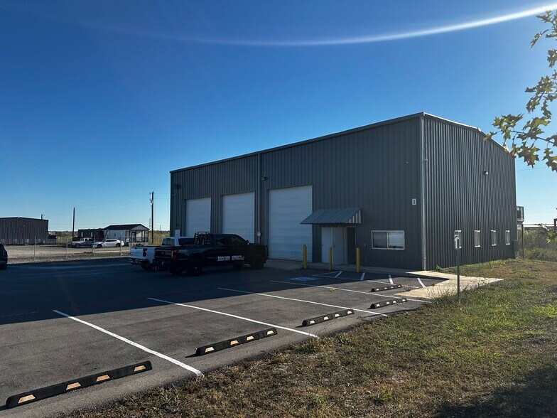 11721 Von Quintus Rd, Austin, TX à louer - Photo de l’immeuble – Image 2 sur 12