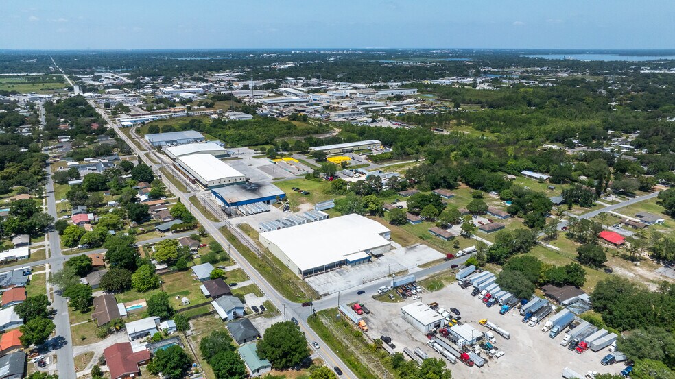 2715 Crystal Lake Acres Dr, Lakeland, FL à vendre - Photo de l’immeuble – Image 2 sur 42