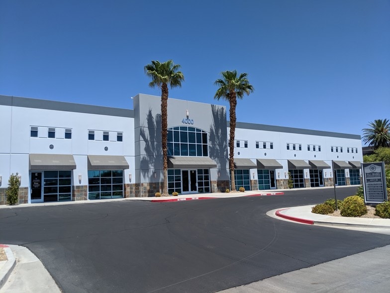 4020 W Ali Baba Ln, Las Vegas, NV à louer - Photo de l’immeuble – Image 2 sur 5