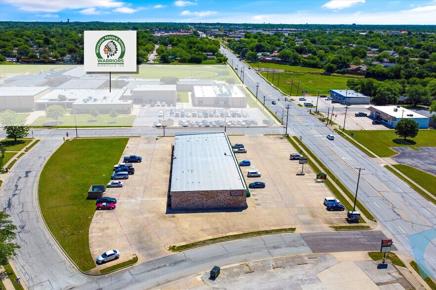 6101 Watauga Rd, Watauga, TX à louer - Photo de l’immeuble – Image 3 sur 12