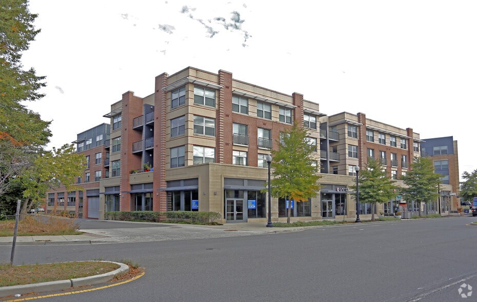 2209 N Pershing Dr, Arlington, VA à louer - Photo de l’immeuble – Image 2 sur 66