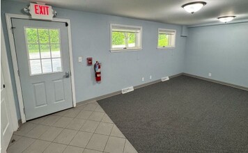 W63N124-W63N152 Washington Ave, Cedarburg, WI à louer Photo intérieure– Image 2 sur 6
