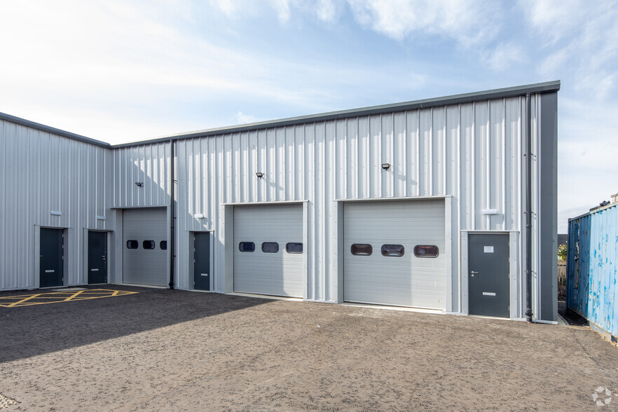 15 Whitehouse Rd, Stirling à louer - Photo de l’immeuble – Image 3 sur 8