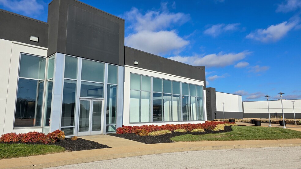5555 Saint Louis Mills Blvd, Hazelwood, MO à louer - Photo de l’immeuble – Image 2 sur 12